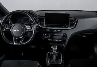 Подержанный автомобиль Kia Ceed Hatchback 2021 года (12 фото)