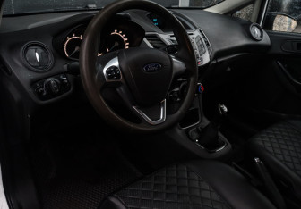 Подержанный автомобиль Ford Fiesta Sedan 2016 года (11 фото)