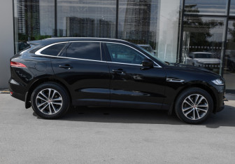 Подержанный автомобиль Jaguar F-Pace 2016 года (4 фото)
