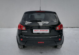 Подержанный автомобиль Nissan Qashqai 2009 года (6 фото)