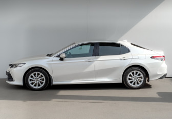 Подержанный автомобиль Toyota Camry Sedan 2021 года (8 фото)