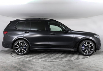 Подержанный автомобиль BMW X7 2022 года (6 фото)