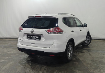 Подержанный автомобиль Nissan X-Trail 2015 года (4 фото)