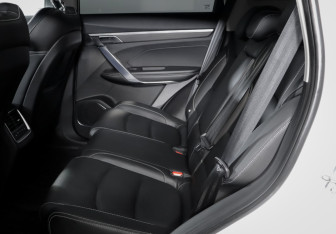 Подержанный автомобиль Geely Atlas Pro 2021 года (10 фото)