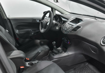 Подержанный автомобиль Ford Fiesta Sedan 2017 года (5 фото)