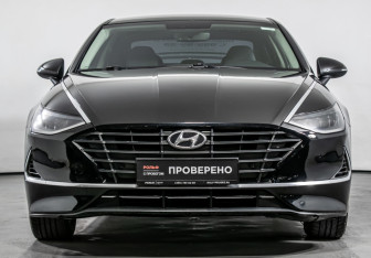 Подержанный автомобиль Hyundai Sonata 2020 года (2 фото)