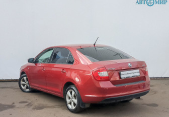 Подержанный автомобиль Skoda Rapid Liftback 2014 года (7 фото)