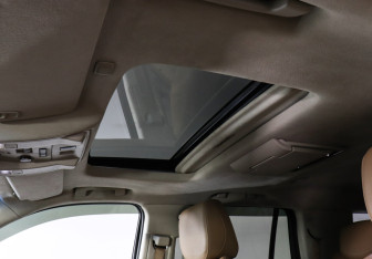 Подержанный автомобиль Cadillac Escalade Suv 2016 года (12 фото)