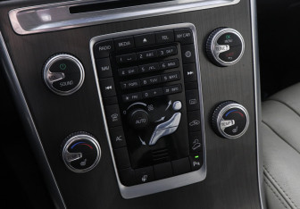 Подержанный автомобиль Volvo XC60 2014 года (10 фото)