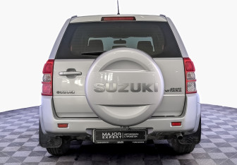 Подержанный автомобиль Suzuki Grand Vitara 2014 года (6 фото)