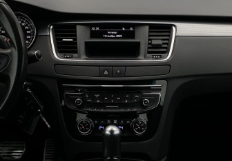 Подержанный автомобиль Peugeot 508 Sedan 2012 года (12 фото)