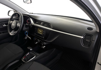Подержанный автомобиль Kia Rio Hatchback 2022 года (19 фото)