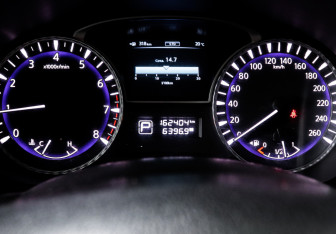 Подержанный автомобиль Infiniti JX 2013 года (11 фото)