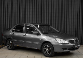 Подержанный автомобиль Mitsubishi Lancer Sedan 2005 года (3 фото)