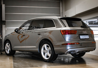 Подержанный автомобиль Audi Q7 2016 года (6 фото)