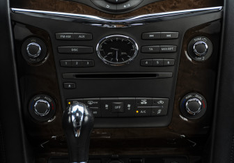 Подержанный автомобиль Infiniti QX80 2013 года (19 фото)