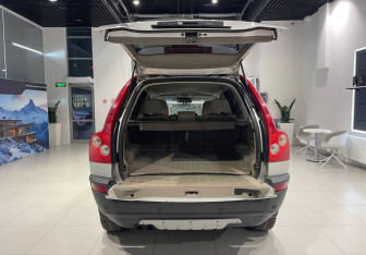 Подержанный автомобиль Volvo XC90 2004 года (7 фото)