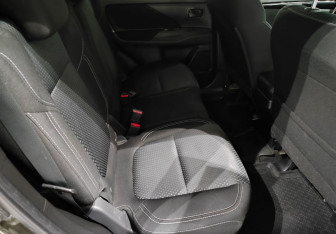 Подержанный автомобиль Mitsubishi Outlander 2021 года (11 фото)