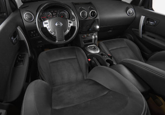 Подержанный автомобиль Nissan Qashqai 2012 года (15 фото)