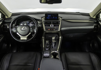Подержанный автомобиль Lexus NX 2016 года (13 фото)