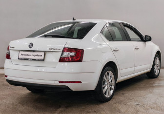 Подержанный автомобиль Skoda Octavia Liftback 2018 года (5 фото)