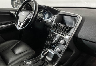 Подержанный автомобиль Volvo XC60 2014 года (9 фото)