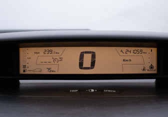 Подержанный автомобиль Citroen C4 Hatchback 2008 года (12 фото)