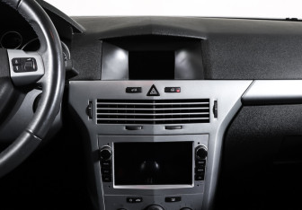 Подержанный автомобиль Opel Astra Sedan 2009 года (14 фото)