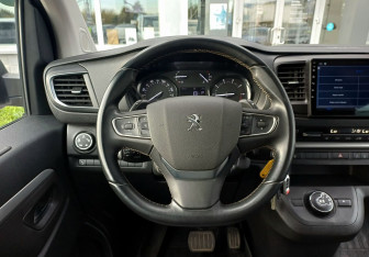 Подержанный автомобиль Peugeot Traveller 2019 года (12 фото)