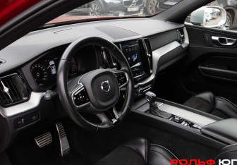 Подержанный автомобиль Volvo XC60 2018 года (10 фото)