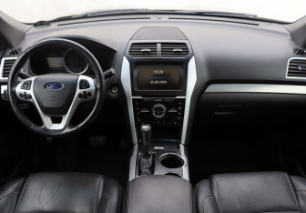 Подержанный автомобиль Ford Explorer 2014 года (14 фото)