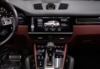 Подержанный автомобиль Porsche Cayenne 2018 года (15 фото)