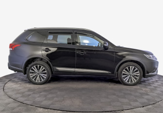 Подержанный автомобиль Mitsubishi Outlander 2019 года (4 фото)