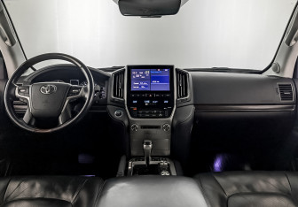 Подержанный автомобиль Toyota Land Cruiser Suv 2017 года (14 фото)