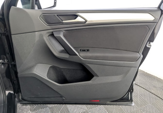 Подержанный автомобиль Volkswagen Tiguan 2021 года (24 фото)