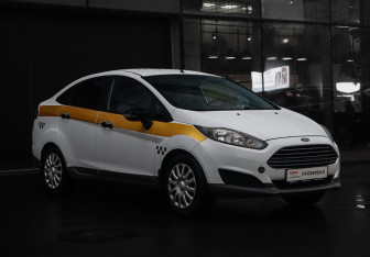 Подержанный автомобиль Ford Fiesta Sedan 2016 года (3 фото)