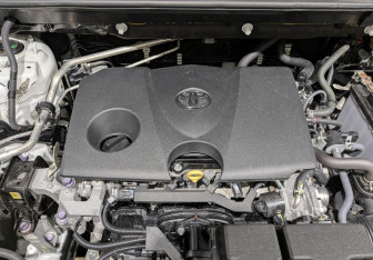 Подержанный автомобиль Toyota RAV4 2020 года (9 фото)