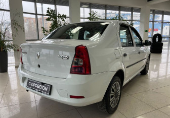 Подержанный автомобиль Renault Logan Sedan 2011 года (5 фото)