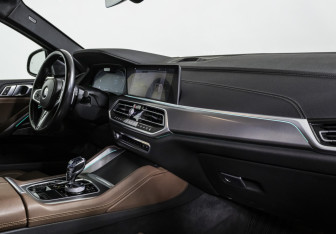 Подержанный автомобиль BMW X6 2021 года (9 фото)