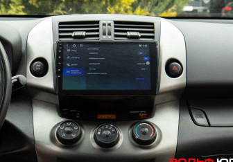 Подержанный автомобиль Toyota RAV4 2011 года (12 фото)