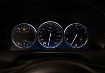 Подержанный автомобиль Jaguar XJ 2014 года (12 фото)