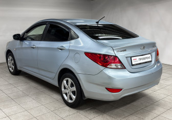 Подержанный автомобиль Hyundai Solaris Sedan 2012 года (7 фото)