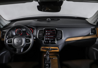 Подержанный автомобиль Volvo XC90 2017 года (17 фото)