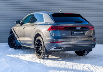 Подержанный автомобиль Audi Q8 2021 года (7 фото)