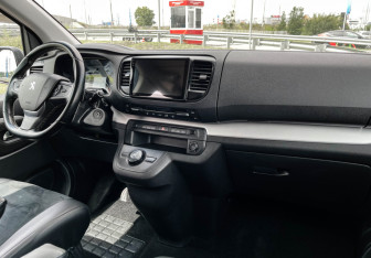 Подержанный автомобиль Peugeot Traveller 2021 года (9 фото)