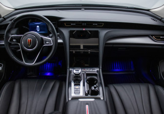 Подержанный автомобиль Hongqi H5 2024 года (13 фото)