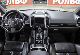 Подержанный автомобиль Porsche Cayenne 2011 года (14 фото)