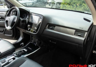 Подержанный автомобиль Mitsubishi Outlander 2021 года (7 фото)