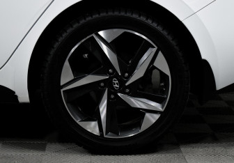 Подержанный автомобиль Hyundai Elantra Sedan 2020 года (6 фото)