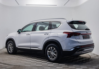 Подержанный автомобиль Hyundai Santa Fe 2021 года (3 фото)